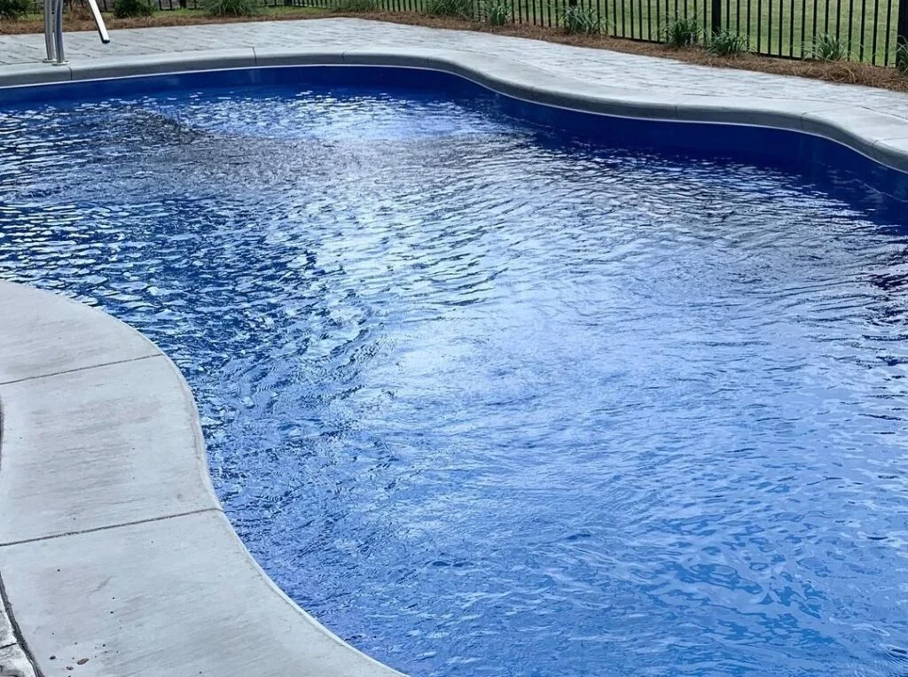 does pool liner color affect water temperature